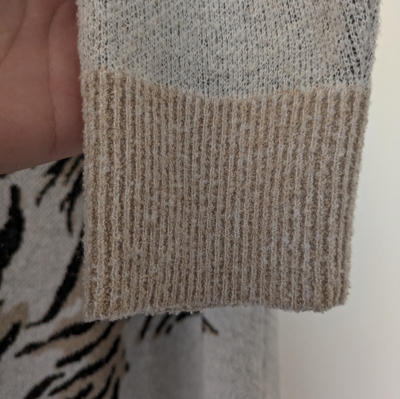 Chico's Tiger Geometric Sweater Cream Tan V Neck Animal Print Boho Womens sz L - Picture 5 of 13